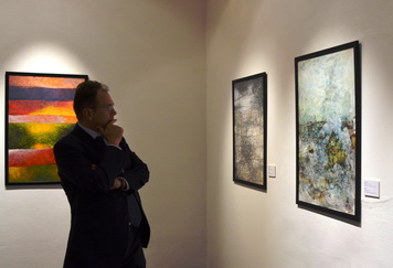 Работы Игоря Вулоха заставляют задуматься над природой наших чувств. &copy; Пресс-служба ВТБ, Леонид Ситник