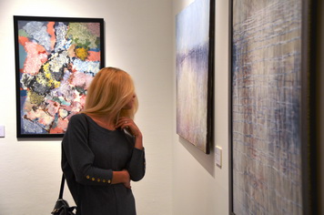 Полотна Игоря Вулоха очаровывают и не отпускают. &copy; Пресс-служба ВТБ, Леонид Ситник